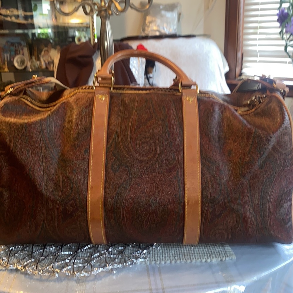ETRO Duffle bag w/ luggage tag & lock and key. EUC! - Picture 3 of 17